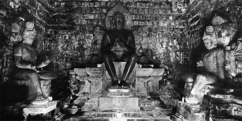 ILW Borobudur Mendut Tempelvoet Bhrama Vishnoe Aiwa