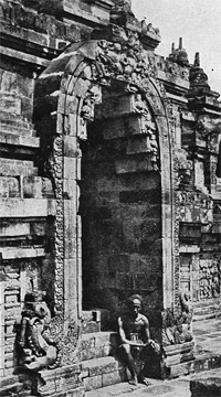ILW Borobudur Mendut Tempelvoet Kala Makara