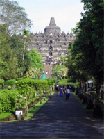 ILW Borobudur Mendut Tempelvoet heuvel